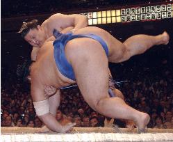 (1)Taka, Musashimaru win to set up yokozuna showdown